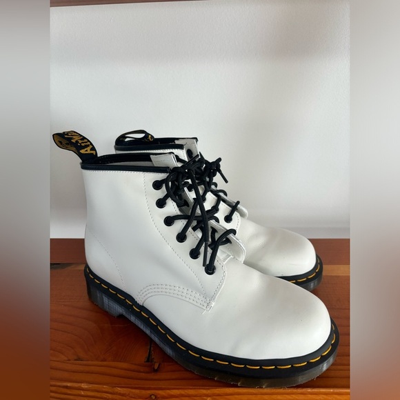 Dr. Martens 101 Yellow Stitch White Smooth Leather Ankle Boots Women’s 8 Men’s 7 - Picture 1 of 8